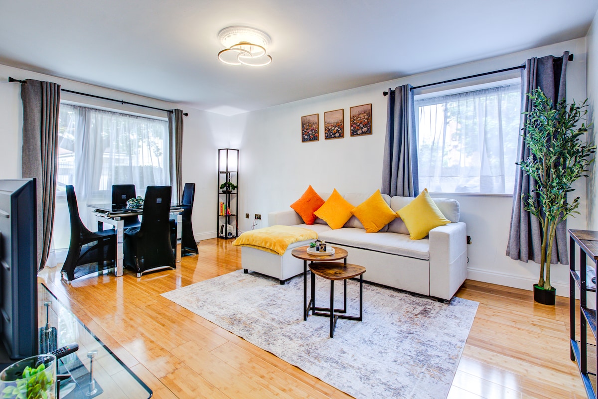 Comfortable Stratford 2BR Home | Work & Leisure, Newham
