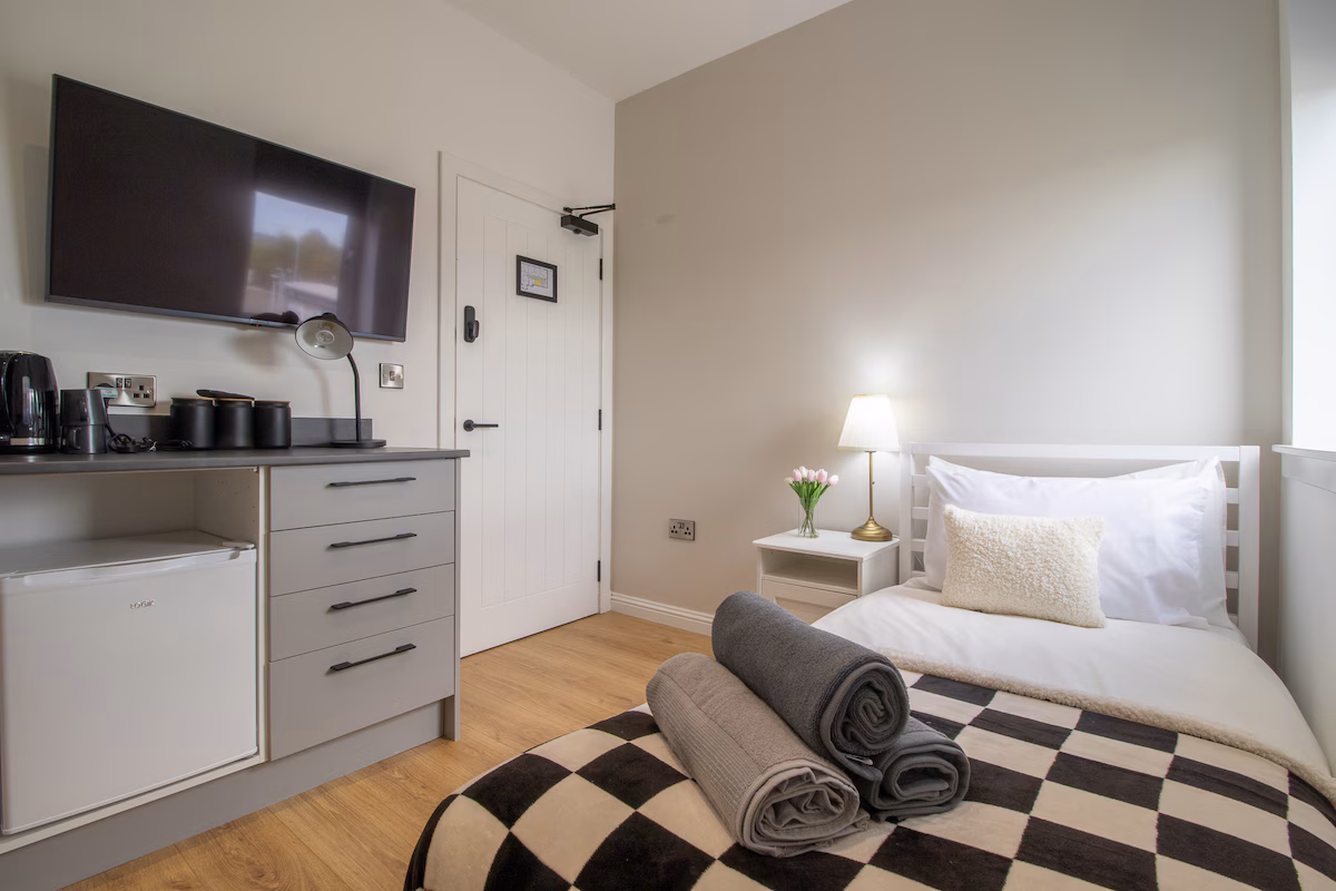 Alexandra Apartment - Single room en-suite, Room 1 in Grangemouth, Falkirk