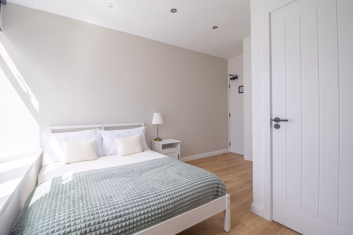 Alexandra Apartment - Double room, en-suite Room 4 in Grangemouth, Falkirk