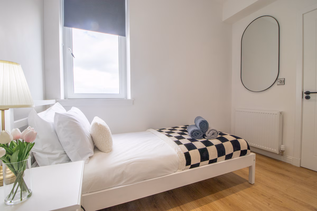 Alexandra Apartment - Single room, en-suite Room 5 in Grangemouth, Falkirk