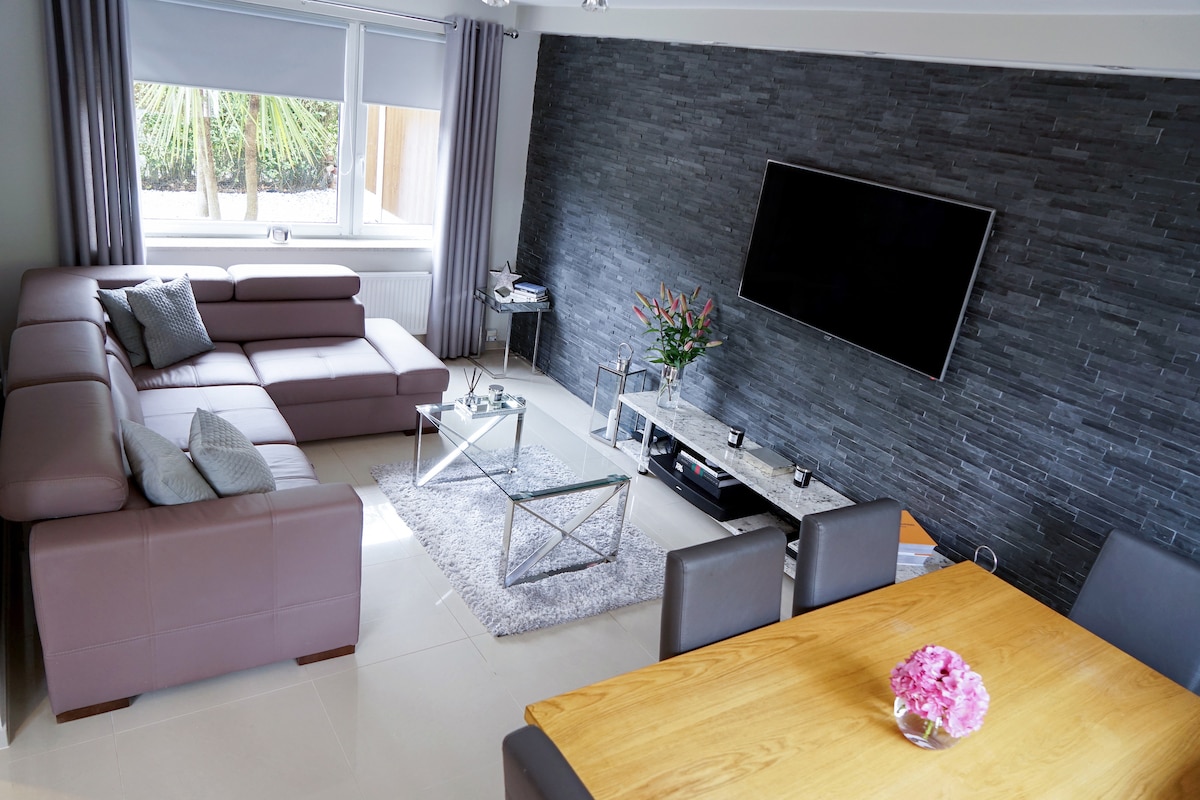 Stylish Luxury Leeds House, Leeds