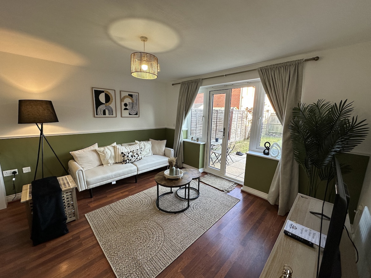 Cosy contractor base| Parking | Heathrow & Windsor, Slough