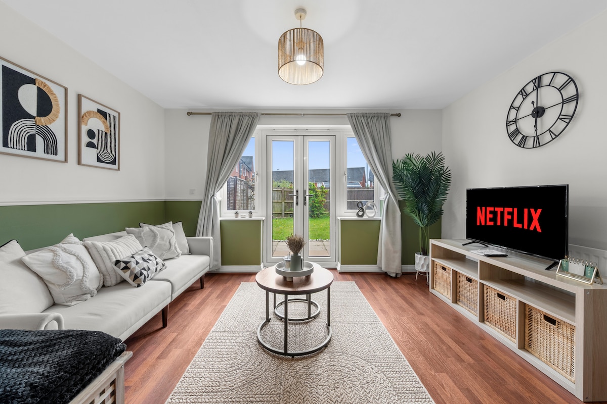 2BR En suites | Garden & Parking | Near Heathrow, Berkshire