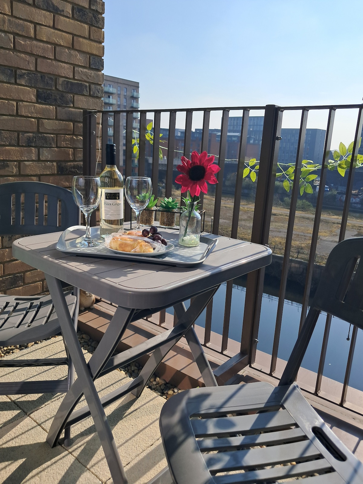 2Bed 2Bath l Ensuite l Riverside Retreat | Pvt Balcony l Roof Terrace, Greater Manchester