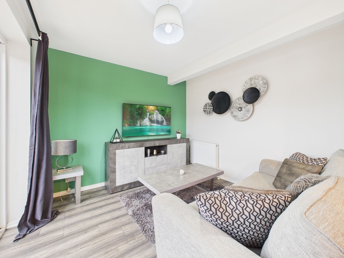 Contemporary 4-Bed Home, Newcastle Area, Tyne and Wear