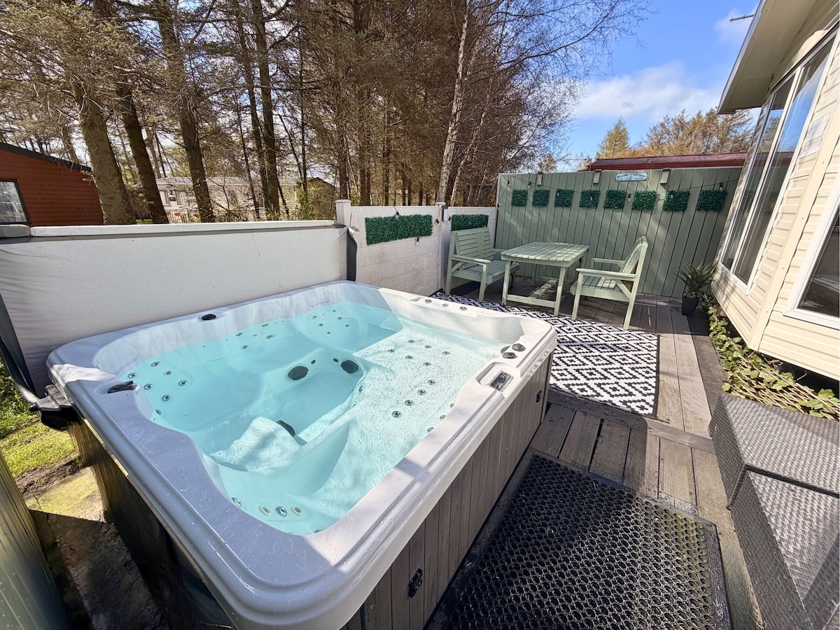 Private Hot Tub & Large Deck | Dog-Friendly | Golf, Swarland