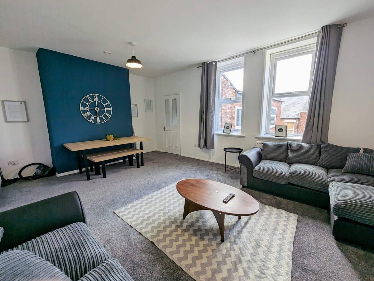 Spacious Large Flat for your family and friends, Tyne and Wear