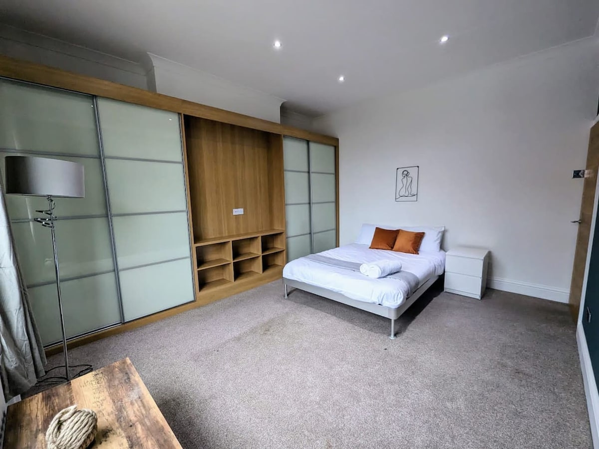 Stay at our 3 BR house perfect for large groups, Tyne and Wear