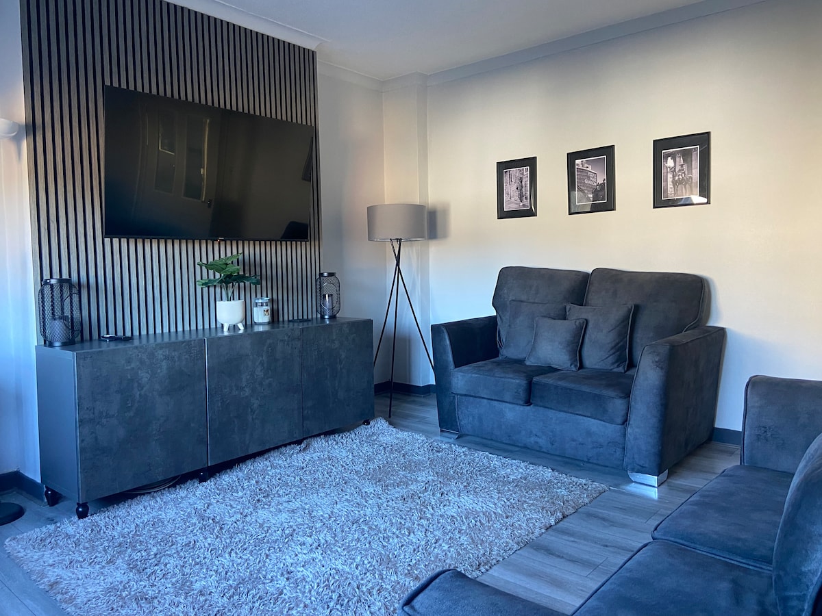 2BR Sleeps 4 | Free Private Parking, Renfrewshire
