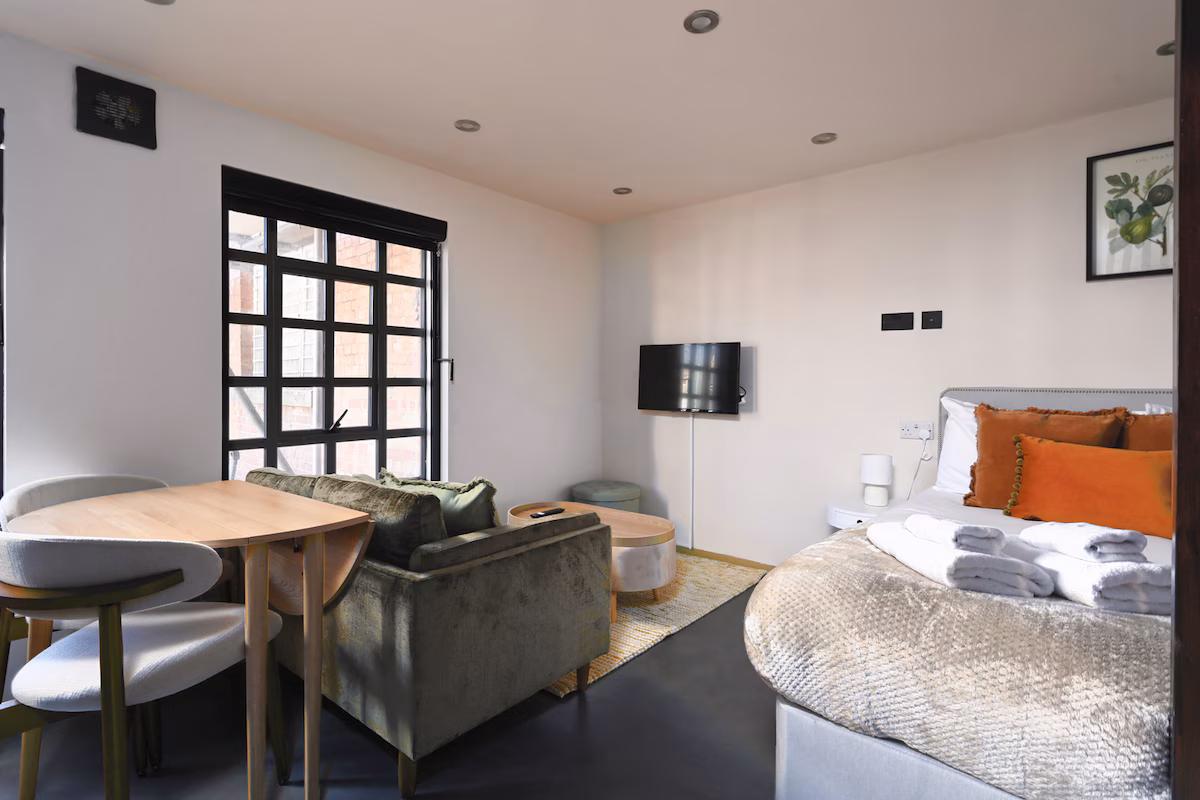 Central studio apartment Month stays, Brighton and Hove