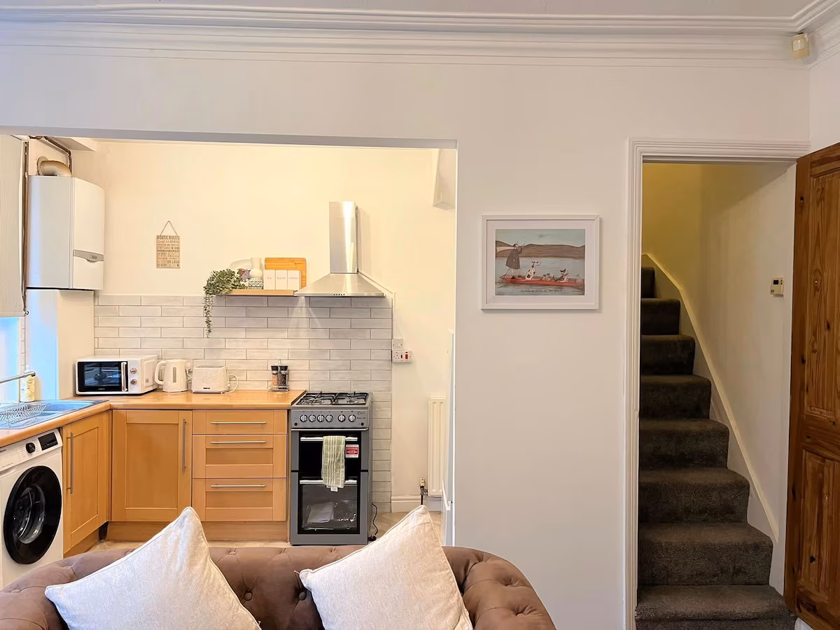3 Bed House Free parking Contractors, Leeds