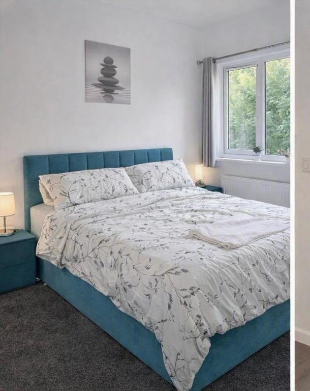 Elegant Double Room in Casper Court, Nottingham