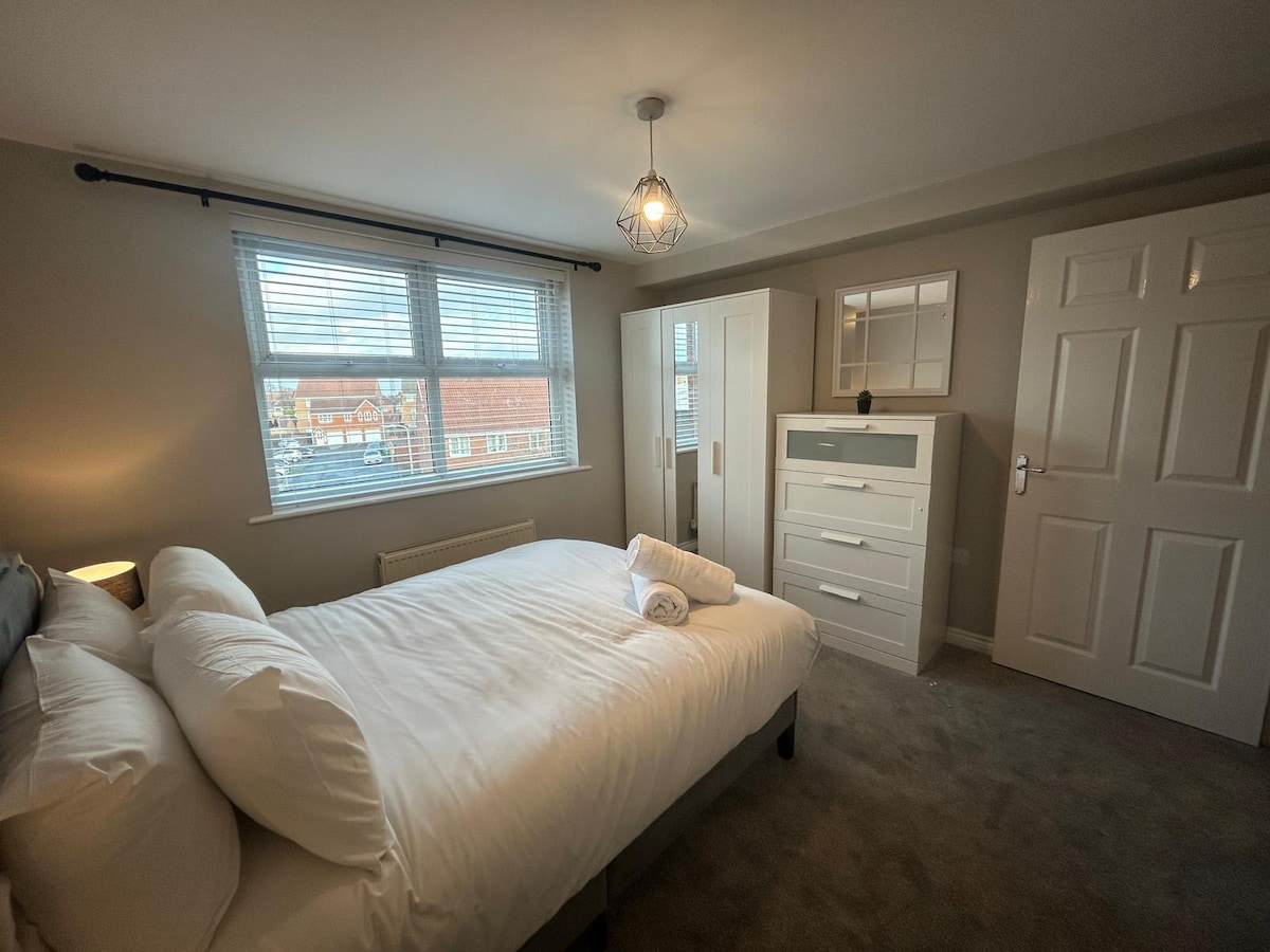 2 Double Bedrooms | 2 Bathrooms | Parking | WIFI, Thornaby