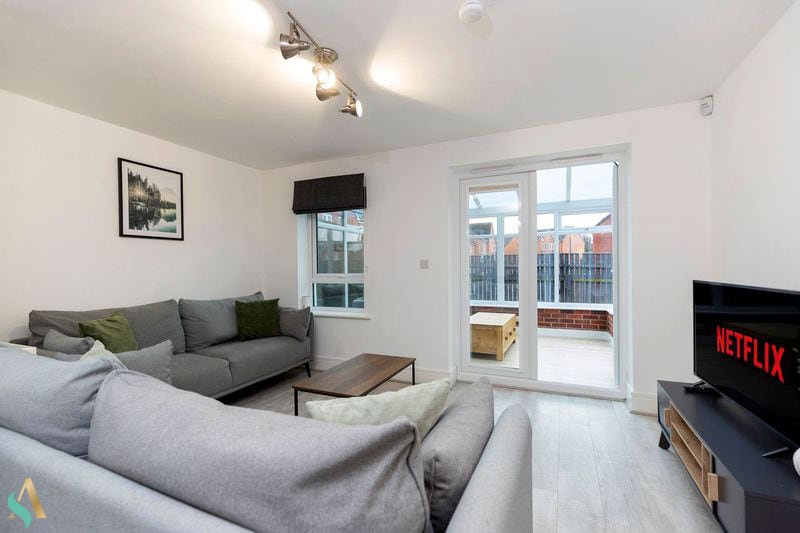 Wharf House | 3 Bedrooms | Private Parking, Thornaby