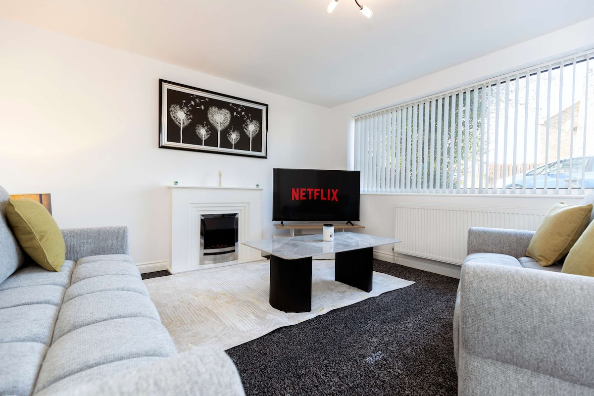 Teesside House | 4 Bedroom | 2 Bathroom| Driveway, New Marske
