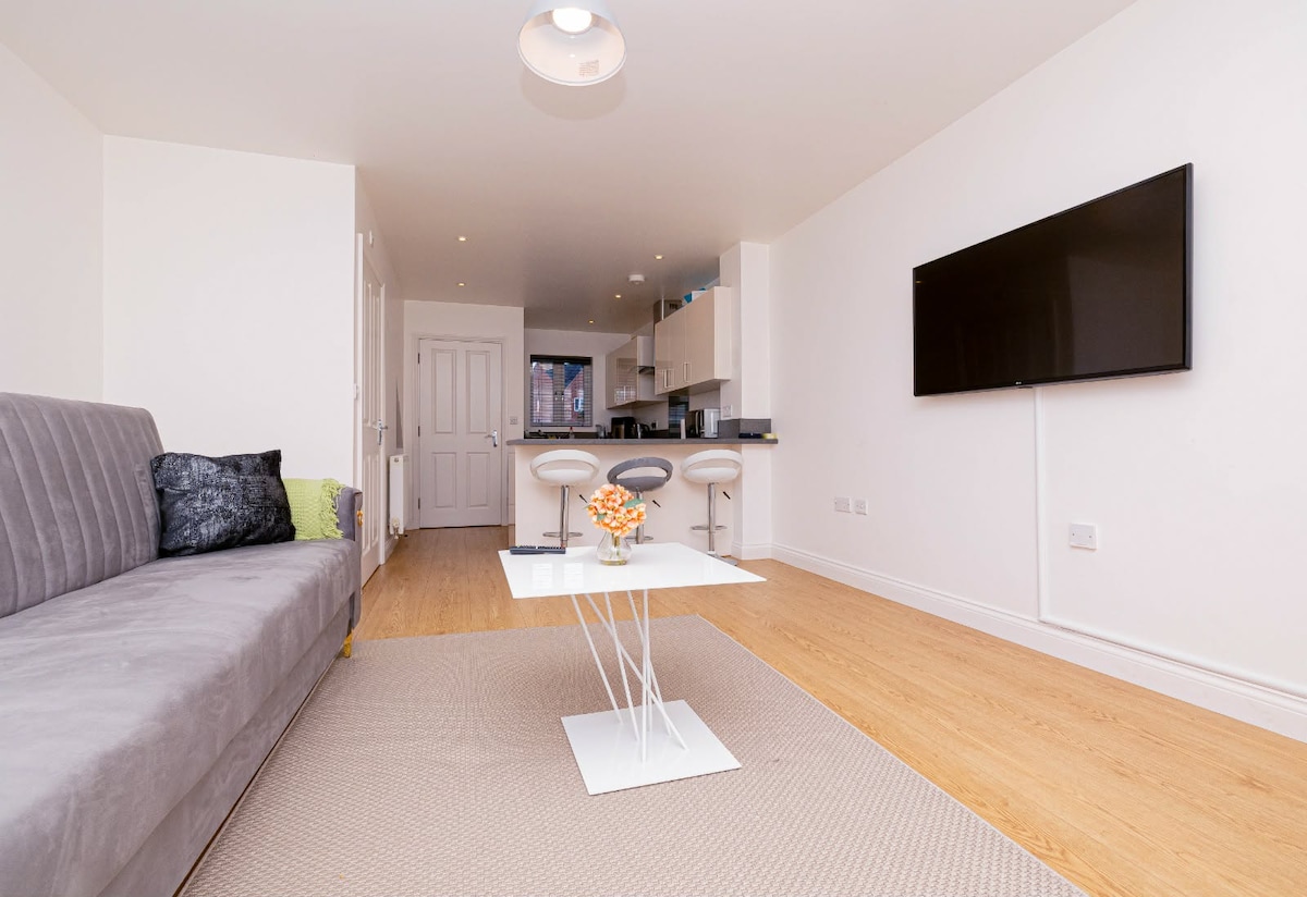 Entire Rugby House, 2 bathrooms, 2 parking spaces., Bilton
