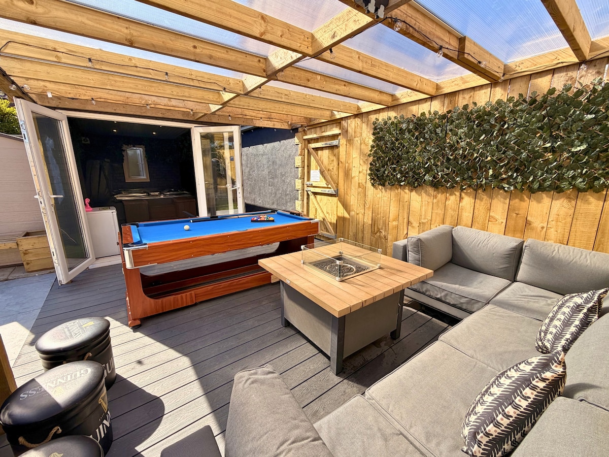 Hot Tub House Newcastle | Pool Table |Free Parking, Tyne and Wear