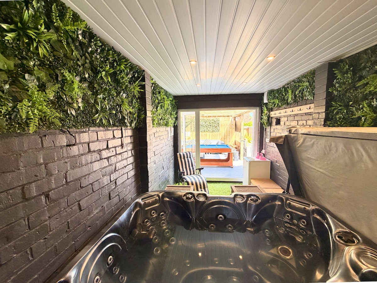 Hot Tub House Newcastle | Pool Table |Free Parking, Tyne and Wear