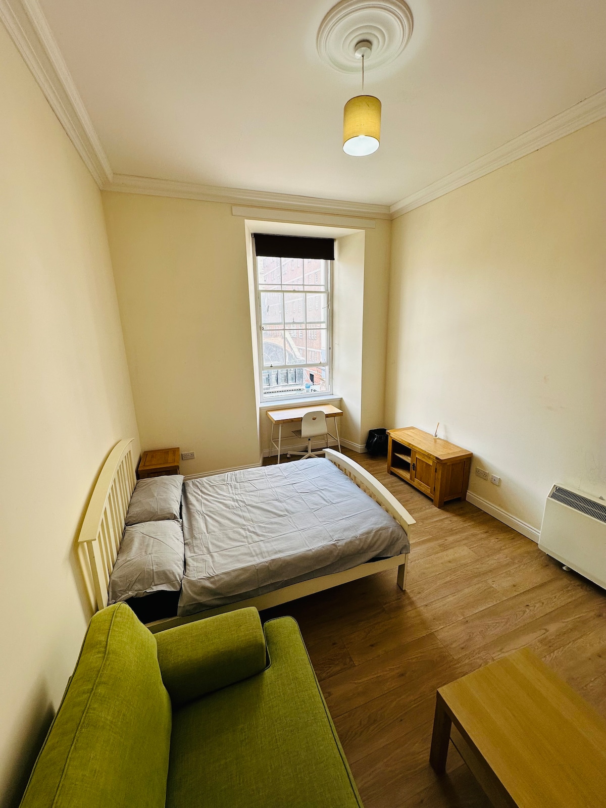Cozy room in Sauchiehall Street, Glasgow City