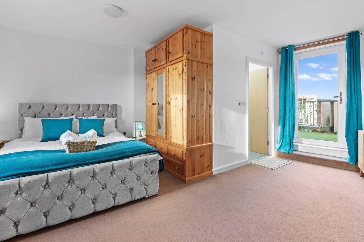 Maine View M14| 4BR, Parking| Contractors & Groups, Greater Manchester