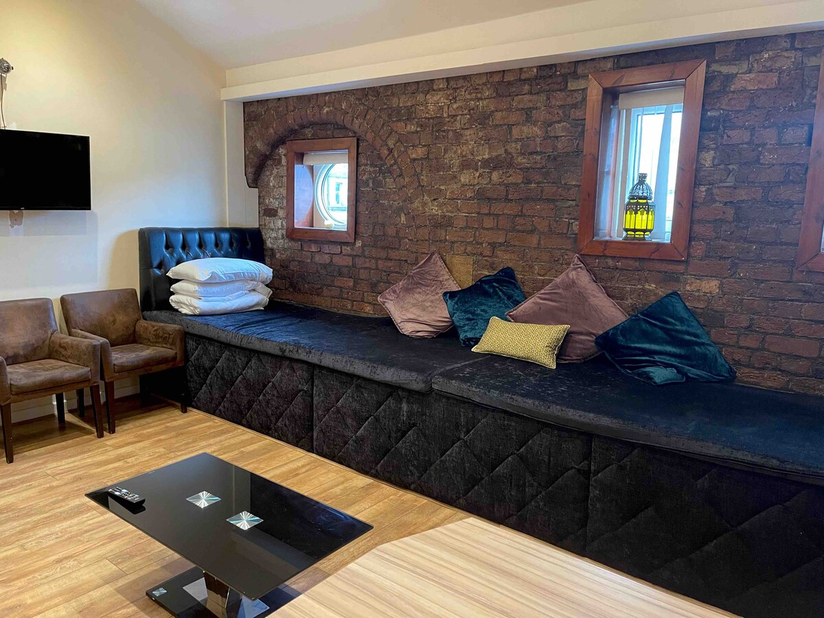 Two Bedroom Duplex Sleeps 6 V10, Merseyside