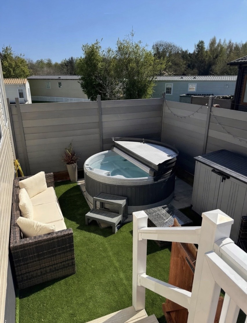 The Hot Tub Hideaway, Felton