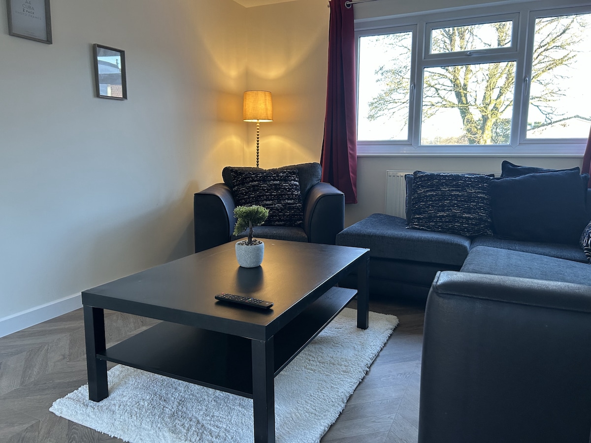 Cosy home, ideal for long stays | Free parking, Crawley