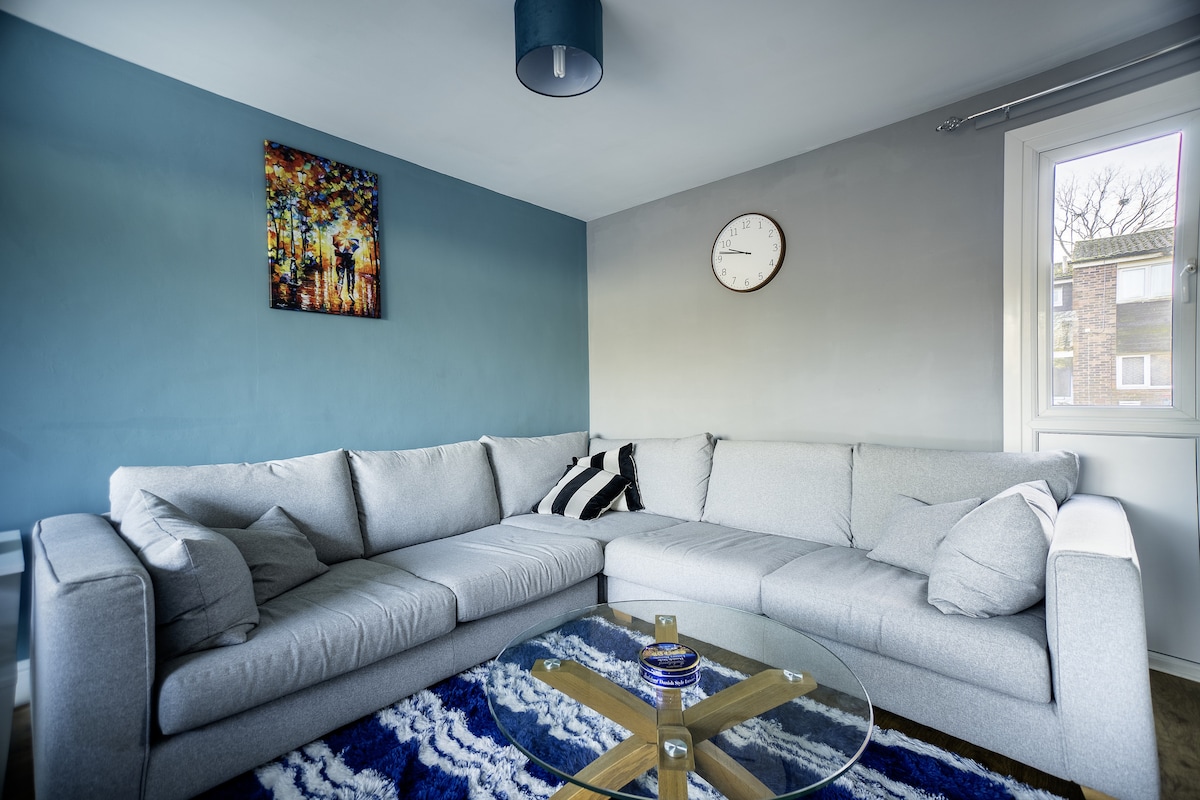 Stylish home, ideal for long stays | Pet Friendly, Crawley