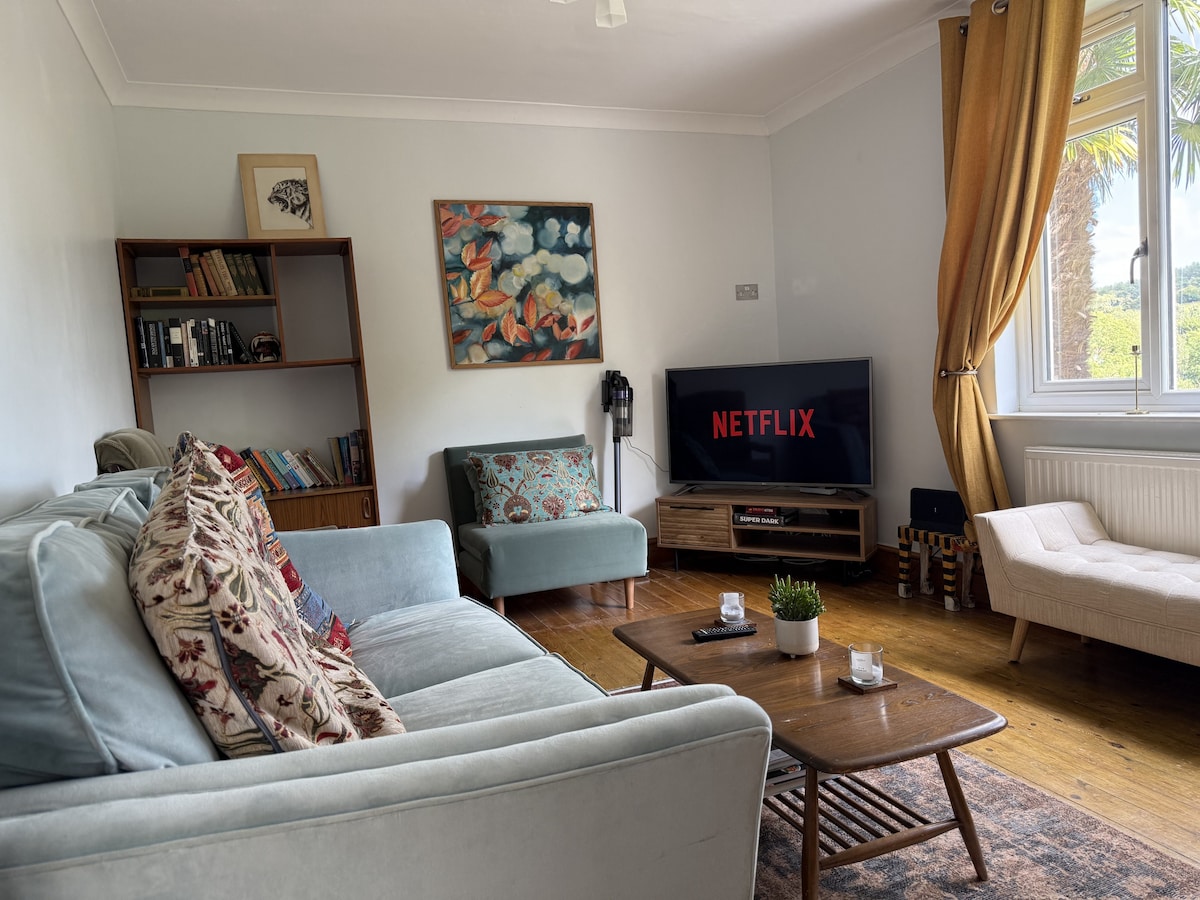 Modern home, ideal for long stays | Free parking, Caterham