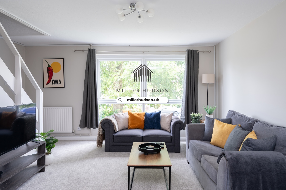 Free Parking Next To Station - Maisonette, Horsham
