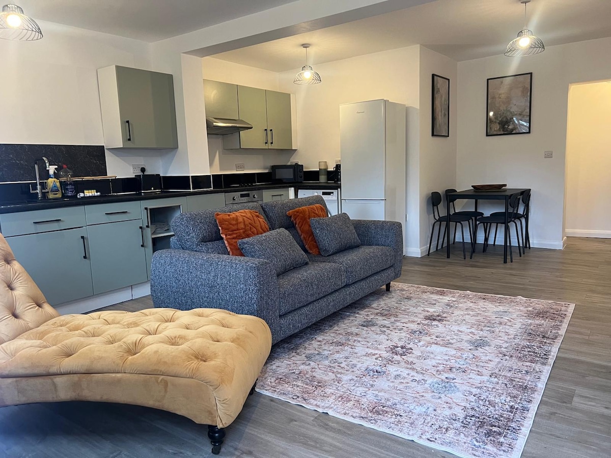 2 Bed Flat, Free Parking, Close To Gatwick, Reigate and Banstead