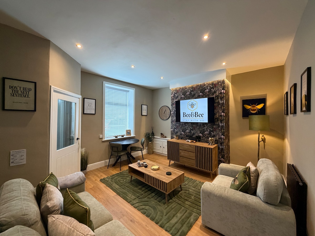 Cosy & Stylish 2-Bed Weir Home | Sleeps 6, Weir
