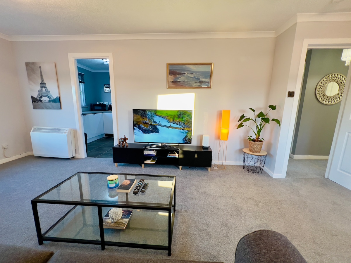 Chic & Cozy 2-Bed Flat in Glasgow - Free Parking, Glasgow City